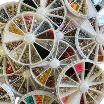 Kolotoč s kamienkami Swarovski a zdobením MIX